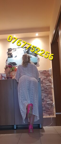 Alice, blonda matura,
